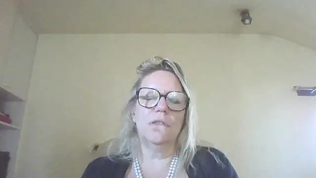 Snapshot of Silkesquirt chatting on 09/22/25, 07:58 Silkesquirt online show from 09/22/25, 07:58