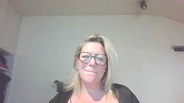 Snapshot of Silkesquirt chatting on 09/09/25, 06:34 Silkesquirt online show from 09/09/25, 06:34