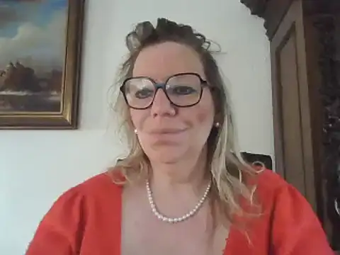 Snapshot of Silkesquirt chatting on 02/14/25, 08:42 Silkesquirt online show from 02/14/25, 08:42