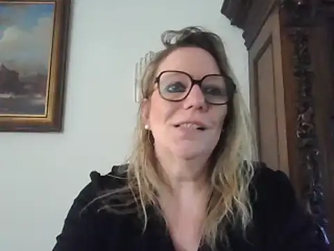 Snapshot of Silkesquirt chatting on 02/17/25, 11:13 Silkesquirt online show from 02/17/25, 11:13