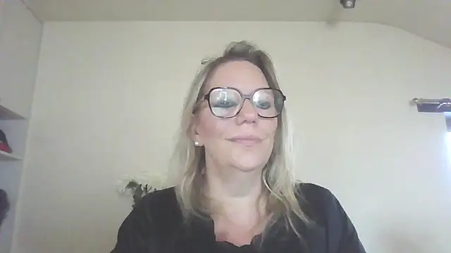 Snapshot of Silkesquirt chatting on 09/11/25, 07:19 Silkesquirt online show from 09/11/25, 07:19