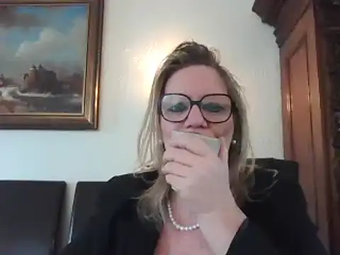 Snapshot of Silkesquirt chatting on 12/20/24, 11:21 Silkesquirt online show from 12/20/24, 11:21