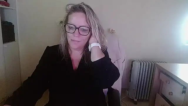 Snapshot of Silkesquirt chatting on 10/10/25, 08:15 Silkesquirt online show from 10/10/25, 08:15