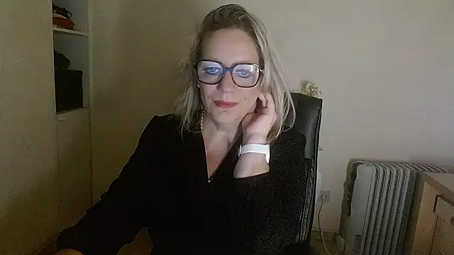 Snapshot of Silkesquirt chatting on 10/23/25, 06:56 Silkesquirt online show from 10/23/25, 06:56