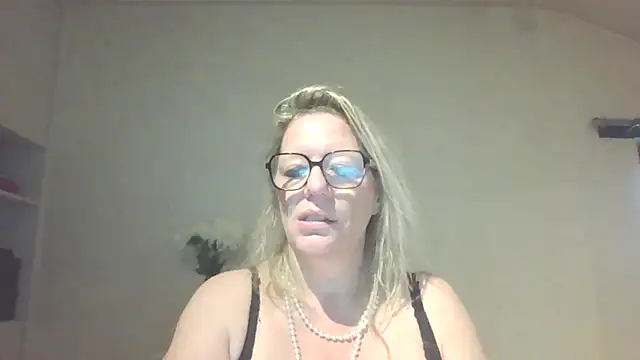 Snapshot of Silkesquirt chatting on 09/17/25, 06:48 Silkesquirt online show from 09/17/25, 06:48