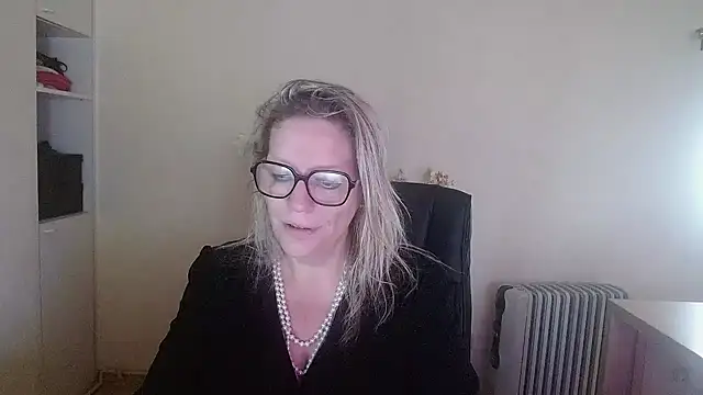 Snapshot of Silkesquirt chatting on 10/15/25, 07:16 Silkesquirt online show from 10/15/25, 07:16