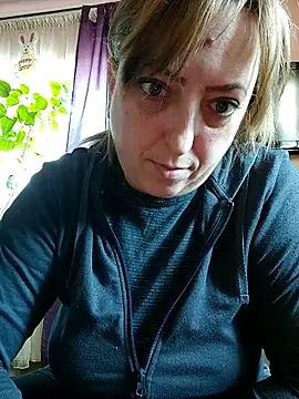 Snapshot of larylary6969 chatting on 02/09/25, 02:18 larylary6969 online show from 02/09/25, 02:18