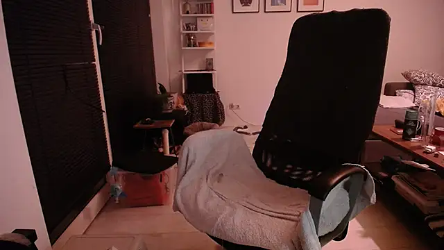 P4RtYBOII92 online show from 11/04/25, 02:48