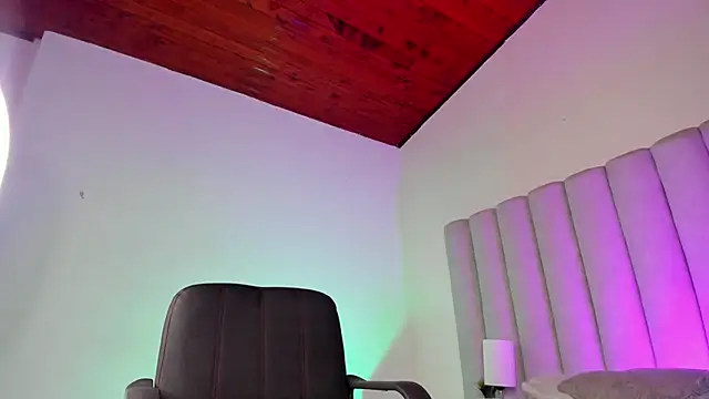 Snapshot of briannajackson_ chatting on 02/19/25, 02:33 briannajackson online show from 02/19/25, 02:33