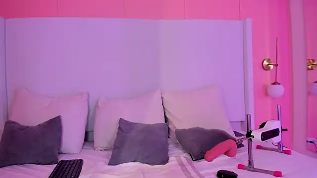 shaina vasquez online show from 12/15/25, 03:56