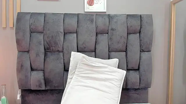 mariaa fernanda online show from 12/04/25, 03:38