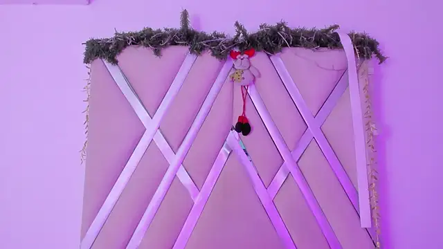  miaquevedo  online show from 12/17/25, 01:38