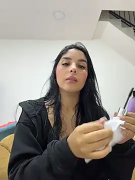  miaquevedo  online show from 04/13/26, 12:31