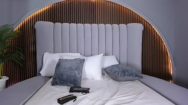 CaitlynCouper online show from 11/29/25, 11:54