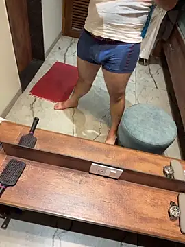 versatile guy01 online show from 10/21/25, 05:56