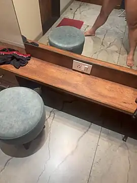 versatile guy01 online show from 10/27/25, 11:11