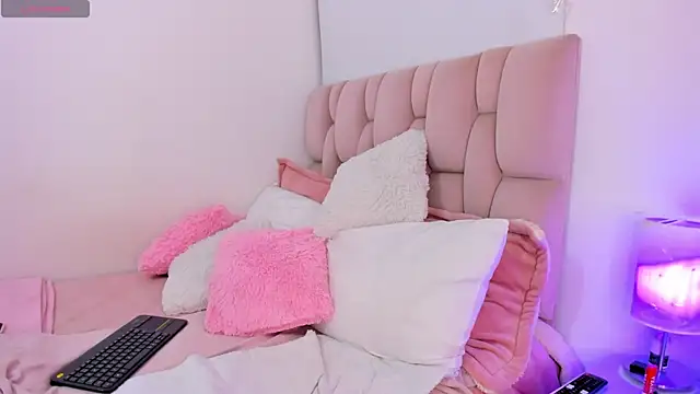 ZarianaEvanz online show from 05/27/26, 01:57