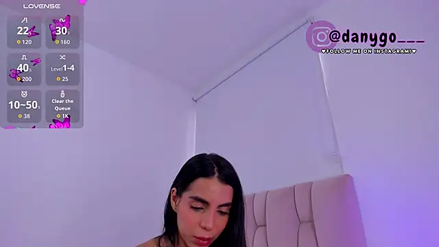 ZarianaEvanz online show from 12/16/25, 09:41