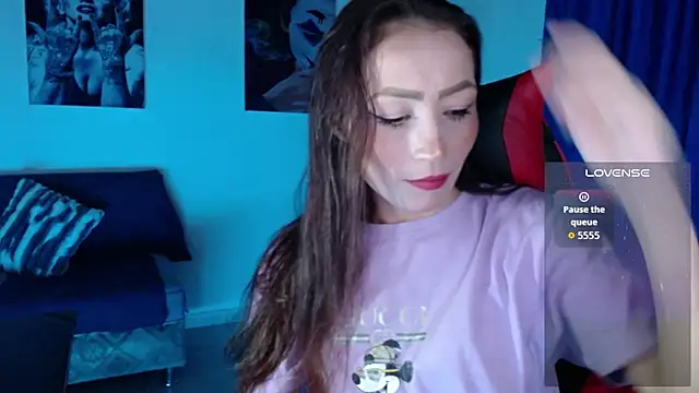 Sara-Guzman1 online show from 04/15/26, 01:33