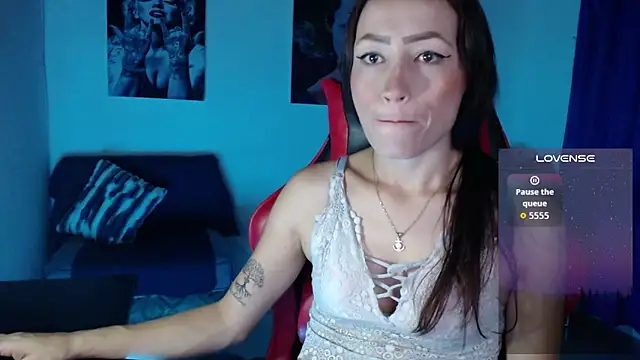 Sara-Guzman1 online show from 04/17/26, 03:42