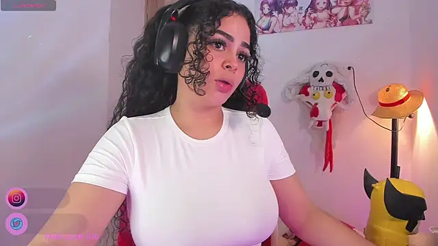 Snapshot of Angels_Emily chatting on 01/19/25, 02:04 Angels Emily online show from 01/19/25, 02:04