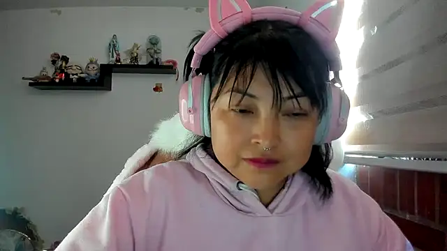 Snapshot of Shaddycute_ chatting on 08/03/26, 12:33 Shaddycute online show from 08/03/26, 12:33
