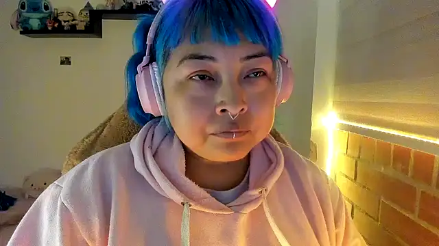 Shaddycute  online show from 12/22/25, 01:06