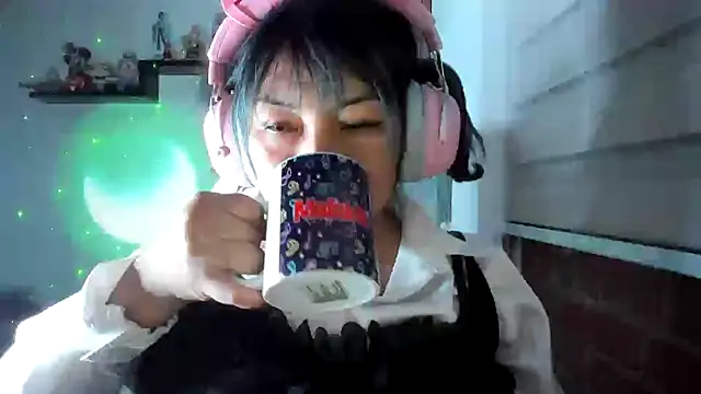 Snapshot of Shaddycute_ chatting on 06/21/26, 01:33 Shaddycute online show from 06/21/26, 01:33