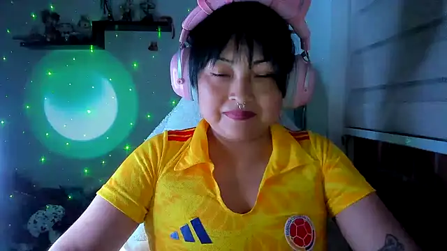 Snapshot of Shaddycute_ chatting on 06/24/26, 04:11 Shaddycute online show from 06/24/26, 04:11