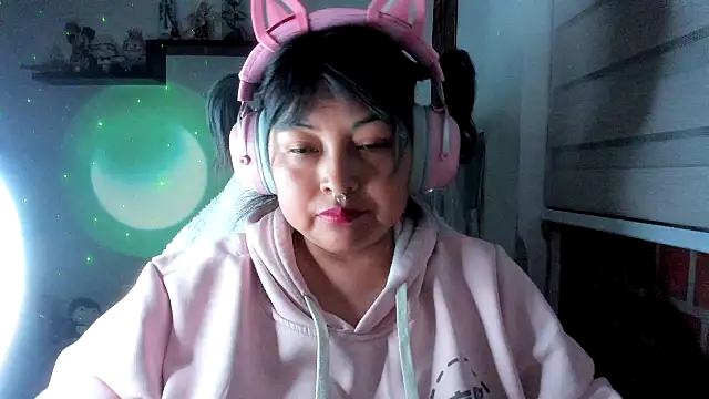 Snapshot of Shaddycute_ chatting on 06/22/26, 02:50 Shaddycute online show from 06/22/26, 02:50