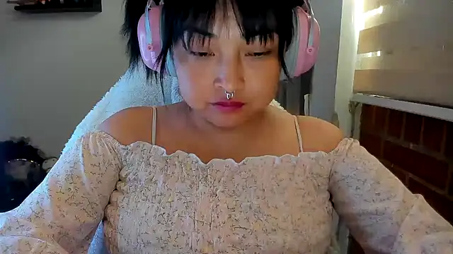 Snapshot of Shaddycute_ chatting on 06/24/26, 04:16 Shaddycute online show from 06/24/26, 04:16