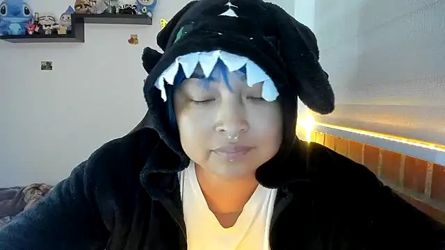 Shaddycute  online show from 11/19/25, 05:13