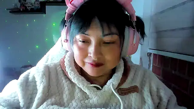 Snapshot of Shaddycute_ chatting on 06/11/26, 03:36 Shaddycute online show from 06/11/26, 03:36