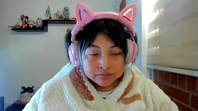 Snapshot of Shaddycute_ chatting on 06/03/26, 02:33 Shaddycute online show from 06/03/26, 02:33
