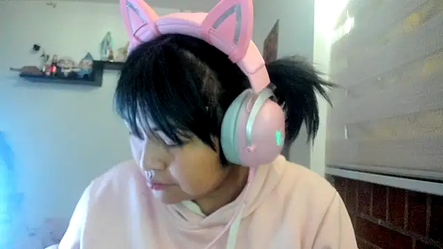 Shaddycute  online show from 04/18/26, 12:51