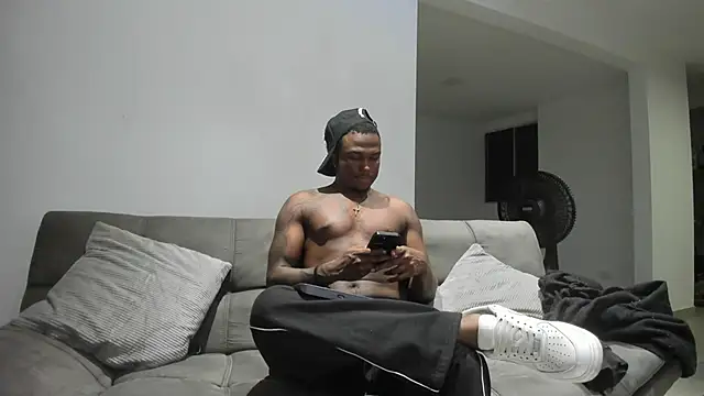 Snapshot of Troykhalil chatting on 04/22/26, 06:09 Troykhalil online show from 04/22/26, 06:09