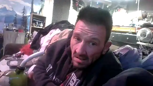 Snapshot of gettinit2wice chatting on 11/02/25, 12:32 gettinit2wice online show from 11/02/25, 12:32