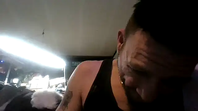 Snapshot of gettinit2wice chatting on 10/31/25, 08:49 gettinit2wice online show from 10/31/25, 08:49