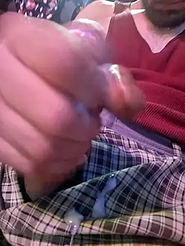 Snapshot of gettinit2wice chatting on 11/14/25, 12:14 gettinit2wice online show from 11/14/25, 12:14