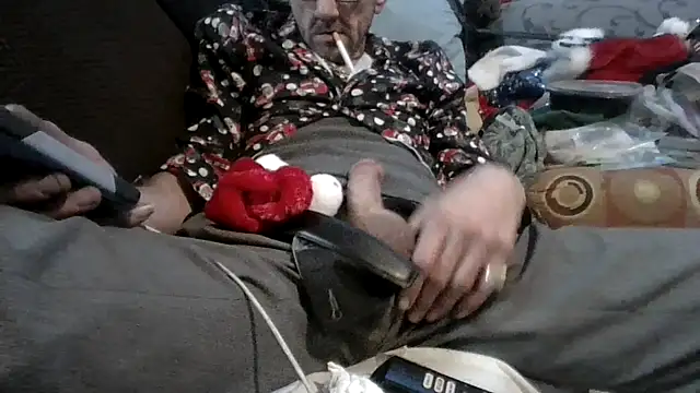 Snapshot of gettinit2wice chatting on 11/28/25, 09:53 gettinit2wice online show from 11/28/25, 09:53