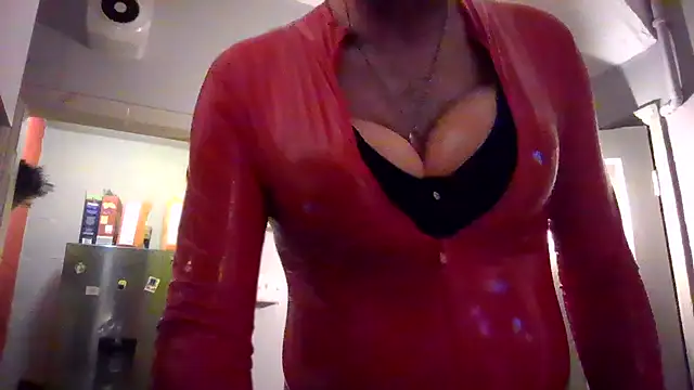 Snapshot of biffboff123 chatting on 06/04/26, 10:47 biffboff123 online show from 06/04/26, 10:47