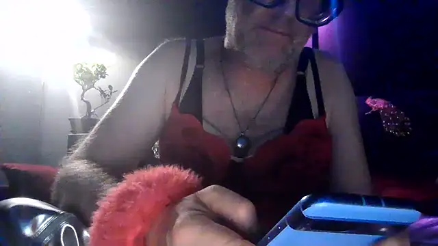Snapshot of biffboff123 chatting on 07/12/26, 11:27 biffboff123 online show from 07/12/26, 11:27