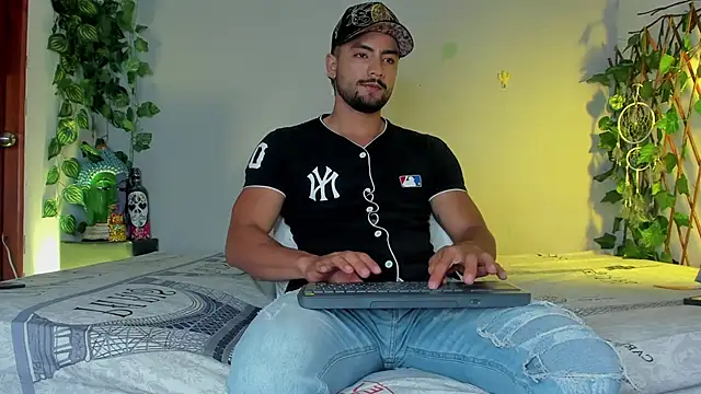 Snapshot of Jaxxon_ chatting on 02/25/25, 03:53 Jaxxon online show from 02/25/25, 03:53