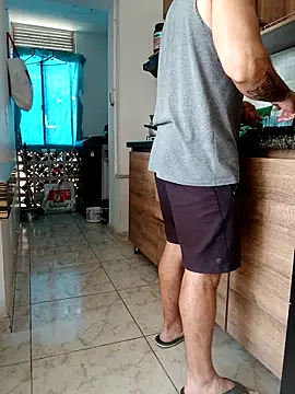 Snapshot of LEIRIS_Y_FRED_01 chatting on 02/17/26, 04:04 LEIRIS Y FRED 01 online show from 02/17/26, 04:04