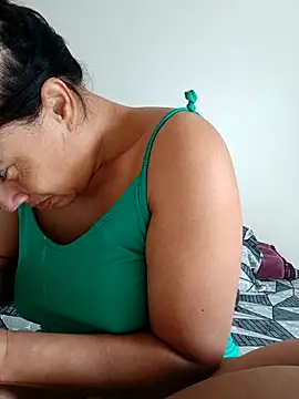 Snapshot of LEIRIS_Y_FRED_01 chatting on 11/14/25, 02:43 LEIRIS Y FRED 01 online show from 11/14/25, 02:43