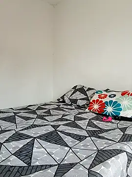 Snapshot of LEIRIS_Y_FRED_01 chatting on 02/19/26, 05:54 LEIRIS Y FRED 01 online show from 02/19/26, 05:54