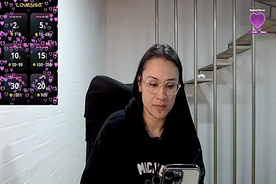 Snapshot of Jessie_Desire chatting on 09/28/25, 10:50 Jessie Desire online show from 09/28/25, 10:50