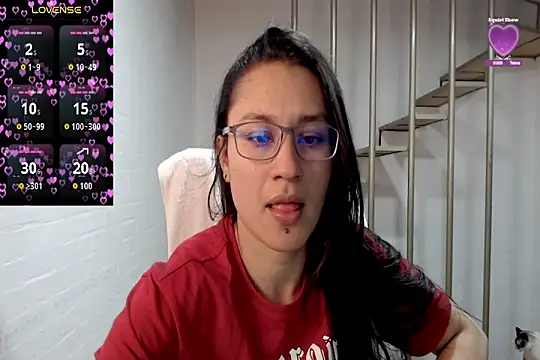 Snapshot of Jessie_Desire chatting on 10/11/25, 04:02 Jessie Desire online show from 10/11/25, 04:02