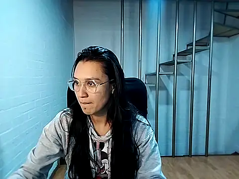 Snapshot of Jessie_Desire chatting on 03/05/25, 03:18 Jessie Desire online show from 03/05/25, 03:18