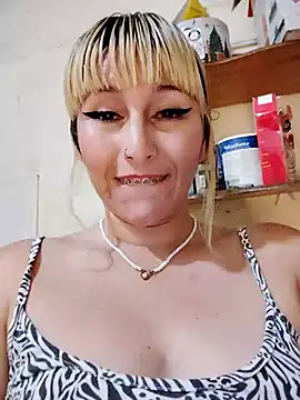 Snapshot of florecita9 chatting on 02/21/25, 11:43 florecita9 online show from 02/21/25, 11:43